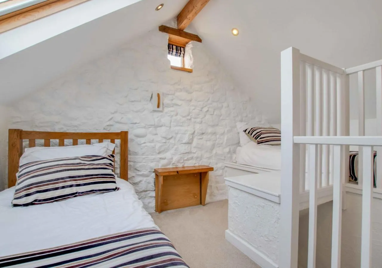 Slade Barn Villa Oxwich 0*,